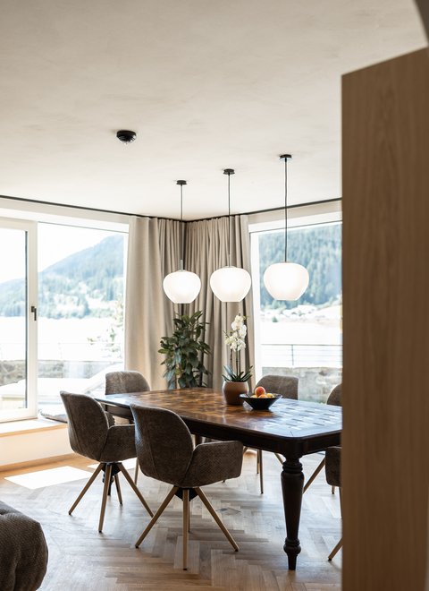 Suite 801